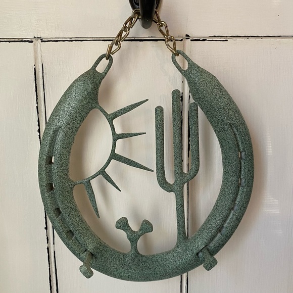 Turquoise Colored Horseshoe Jewelry Hanger - Picture 1 of 4